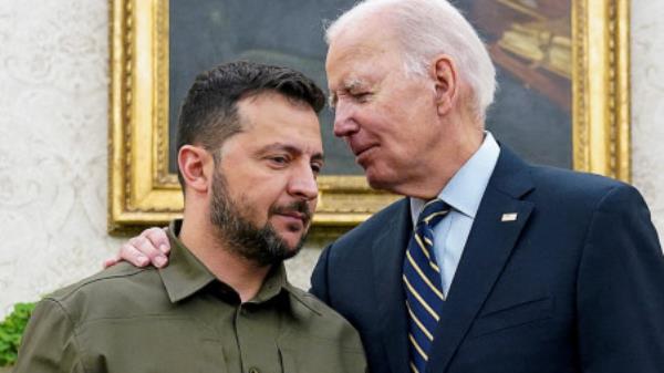 Ukrainian President Volodymyr Zelenskiy is embraced by U.S. President Joe Biden in the Oval Office of the White House in Washington, September 21, 2023. REUTERS/Kevin Lamarque/File Photo