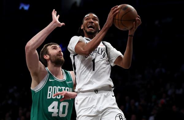 Ziaire Williams, who scored 23 points, puts up a shot after driving past Luke Kornet during the Nets' loss to the Celtics on Nov. 13, 2024.