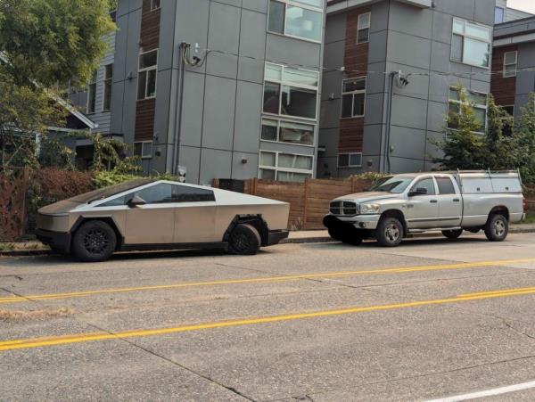 A broken down Tesla Cybertruck in Seattle became a sarcastic memorial site a few weeks ago.