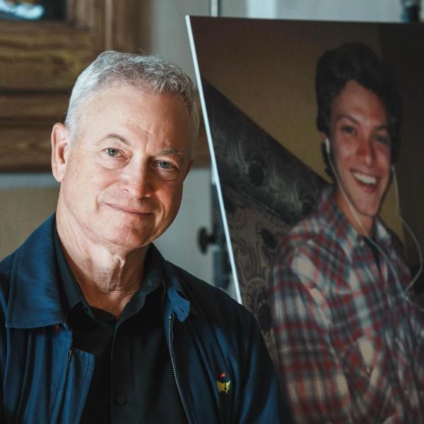 Gary Sinise next to a photo of his late son McCanna Anthony "Mac" Sinise.