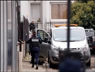 French police cordon off the area wher<em></em>e a drunk man was killed after shouting threatening messages. (AFP)