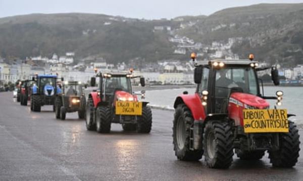 A co<em></em>nvoy of tractors in Llandudno, wher<em></em>e the Welsh Labour party co<em></em>nference was being held, are used to protest the inheritance tax changes for farms.